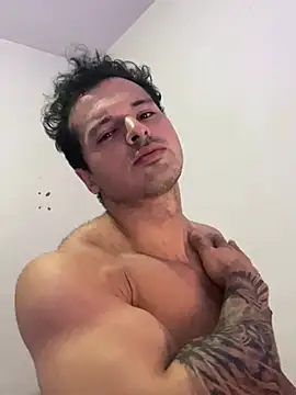 Snapshot of Lucasfit24 chatting on 02/06/25, 11:15 Lucasfit24 online show from 02/06/25, 11:15