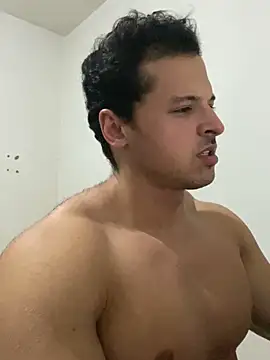 Snapshot of Lucasfit24 chatting on 02/12/25, 12:05 Lucasfit24 online show from 02/12/25, 12:05