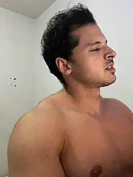 Snapshot of Lucasfit24 chatting on 02/13/25, 11:58 Lucasfit24 online show from 02/13/25, 11:58