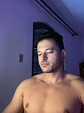 Snapshot of Lucasfit24 chatting on 03/04/25, 10:24 Lucasfit24 online show from 03/04/25, 10:24