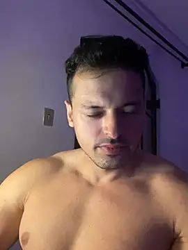 Snapshot of Lucasfit24 chatting on 03/04/25, 11:43 Lucasfit24 online show from 03/04/25, 11:43