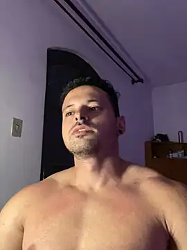 Snapshot of Lucasfit24 chatting on 03/06/25, 11:31 Lucasfit24 online show from 03/06/25, 11:31