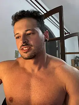 Snapshot of Lucasfit24 chatting on 03/13/25, 11:49 Lucasfit24 online show from 03/13/25, 11:49