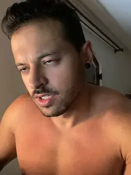 Snapshot of Lucasfit24 chatting on 03/19/25, 12:01 Lucasfit24 online show from 03/19/25, 12:01