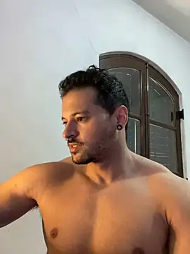 Snapshot of Lucasfit24 chatting on 03/20/25, 03:04 Lucasfit24 online show from 03/20/25, 03:04