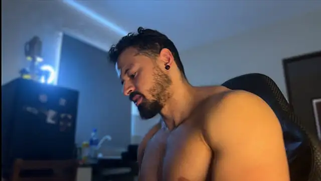 Snapshot of Lucasfit24 chatting on 11/03/25, 03:35 Lucasfit24 online show from 11/03/25, 03:35