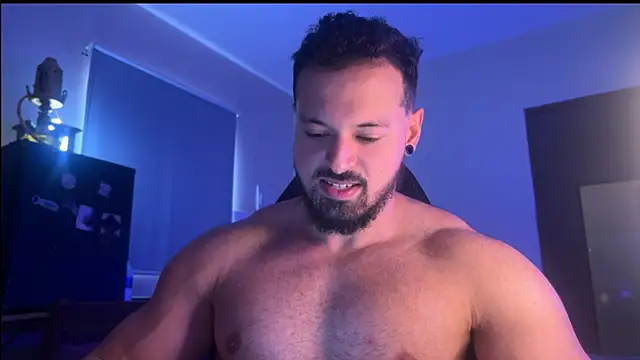 Snapshot of Lucasfit24 chatting on 11/13/25, 05:12 Lucasfit24 online show from 11/13/25, 05:12