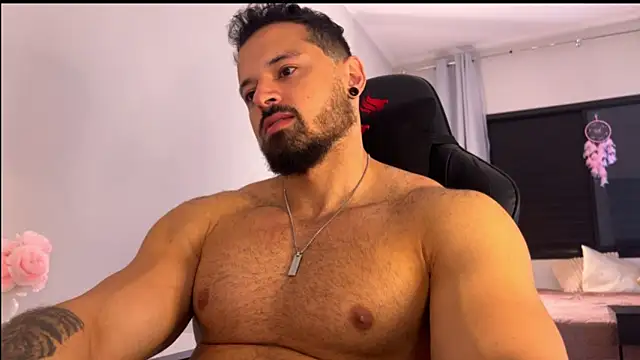 Snapshot of Lucasfit24 chatting on 11/16/25, 03:28 Lucasfit24 online show from 11/16/25, 03:28