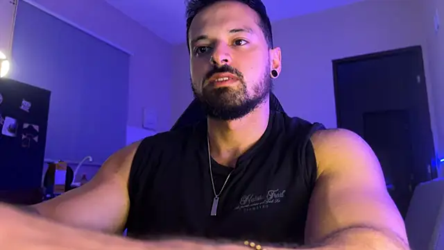 Snapshot of Lucasfit24 chatting on 11/24/25, 12:21 Lucasfit24 online show from 11/24/25, 12:21