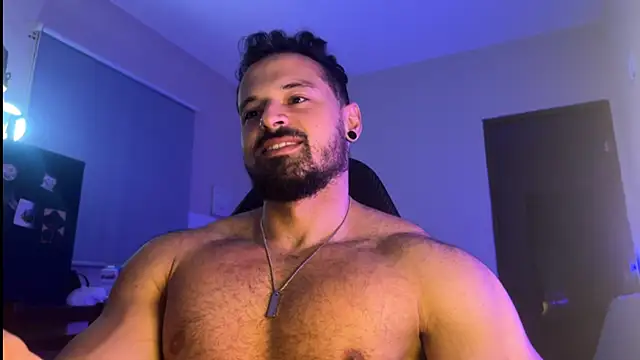 Snapshot of Lucasfit24 chatting on 11/25/25, 02:33 Lucasfit24 online show from 11/25/25, 02:33