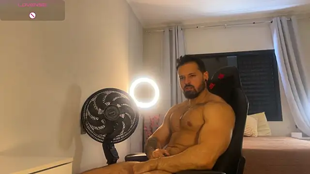 Snapshot of Lucasfit24 chatting on 11/30/25, 03:05 Lucasfit24 online show from 11/30/25, 03:05