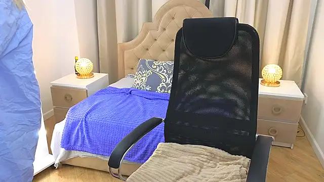 M I A M I A online show from 12/15/25, 10:30