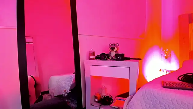 Snapshot of coral_jonesss chatting on 10/17/25, 03:25 coral jonesss online show from 10/17/25, 03:25