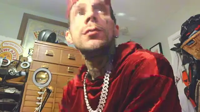 Snapshot of Aru916 chatting on 12/05/25, 12:58 Aru916 online show from 12/05/25, 12:58