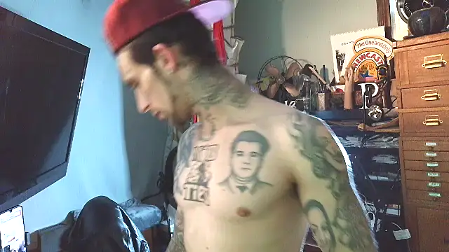 Snapshot of Aru916 chatting on 12/17/25, 01:17 Aru916 online show from 12/17/25, 01:17