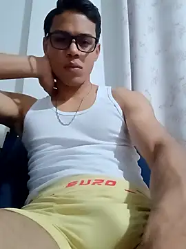 Snapshot of HornyTiger744 chatting on 11/12/25, 02:45 HornyTiger744 online show from 11/12/25, 02:45