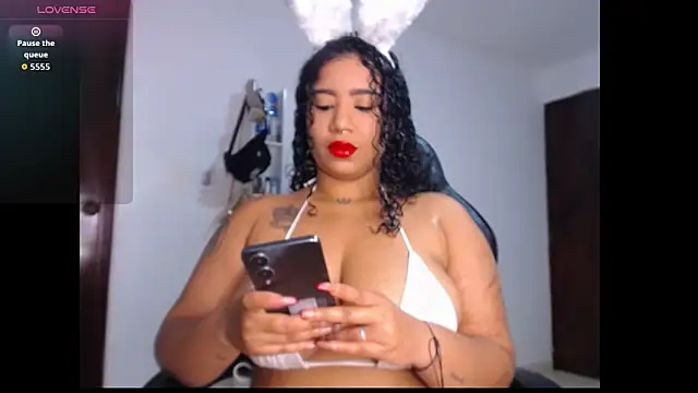 leslycarsson online show from 10/12/25, 02:10