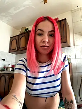 Snapshot of Tinkarbell21 chatting on 10/23/25, 11:31 Tinkarbell21 online show from 10/23/25, 11:31