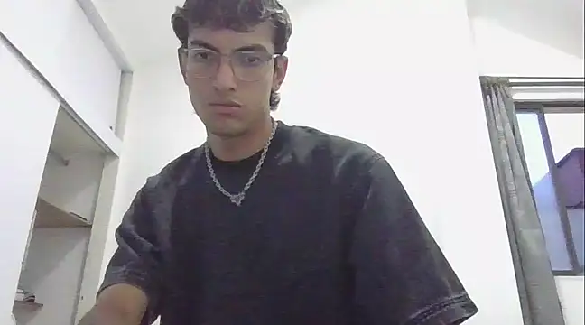 Snapshot of Axel_Twink1 chatting on 02/02/25, 11:11 Axel Twink1 online show from 02/02/25, 11:11