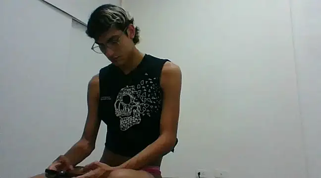 Snapshot of Axel_Twink1 chatting on 02/13/25, 01:50 Axel Twink1 online show from 02/13/25, 01:50