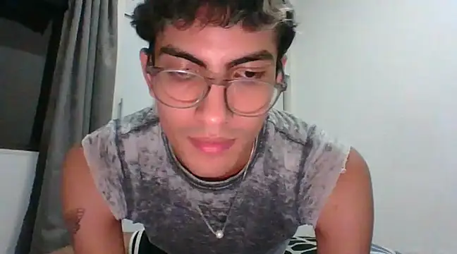 Snapshot of Axel_Twink1 chatting on 02/14/25, 01:56 Axel Twink1 online show from 02/14/25, 01:56