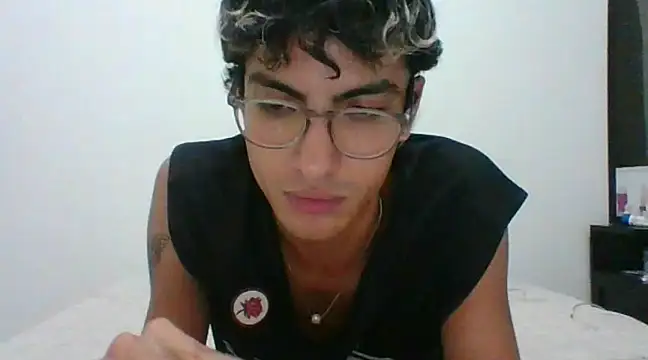 Snapshot of Axel_Twink1 chatting on 03/11/25, 05:38 Axel Twink1 online show from 03/11/25, 05:38