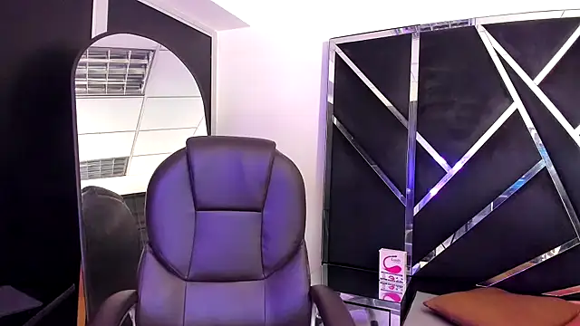 Snapshot of Salmaportman69 chatting on 10/21/25, 03:29 Salmaportman69 online show from 10/21/25, 03:29