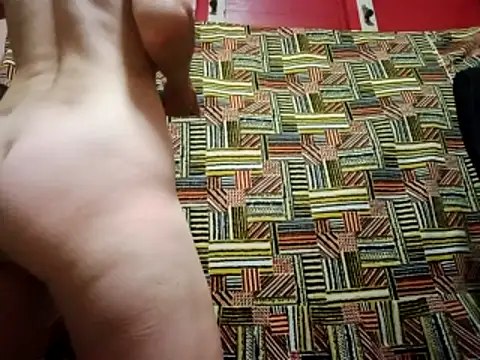 Snapshot of Zuzell_Sweet chatting on 10/28/25, 02:15 Zuzell Sweet online show from 10/28/25, 02:15