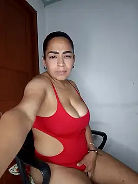 Snapshot of CarolinePolsen chatting on 11/29/25, 07:17 CarolinePolsen online show from 11/29/25, 07:17