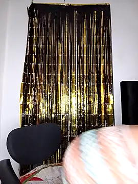 Snapshot of CarolinePolsen chatting on 12/03/25, 06:39 CarolinePolsen online show from 12/03/25, 06:39