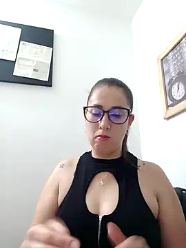 Snapshot of CHARLOTTE_1711 chatting on 02/10/25, 12:19 CHARLOTTE 1711 online show from 02/10/25, 12:19