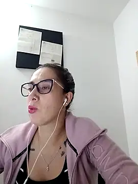 Snapshot of CHARLOTTE_1711 chatting on 02/22/25, 03:12 CHARLOTTE 1711 online show from 02/22/25, 03:12