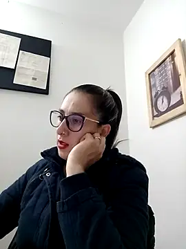 Snapshot of CHARLOTTE_1711 chatting on 03/04/25, 11:43 CHARLOTTE 1711 online show from 03/04/25, 11:43