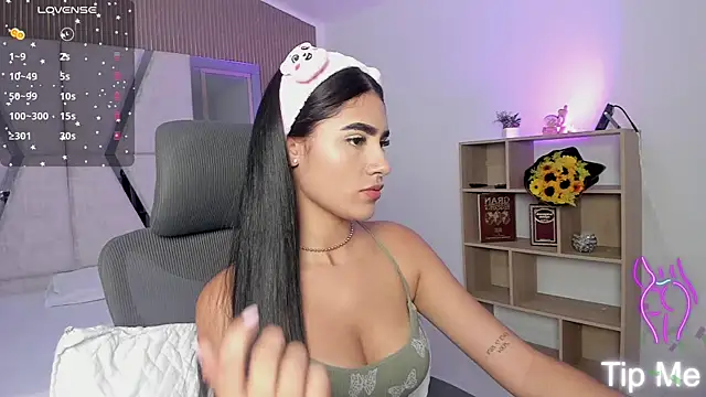 BellaaStorm online show from 09/22/25, 01:13