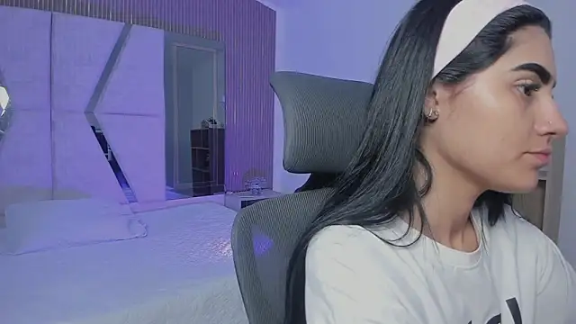 BellaaStorm online show from 10/02/25, 02:24