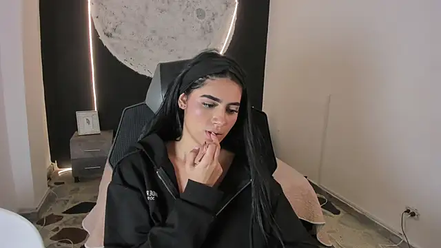 BellaaStorm online show from 10/18/25, 08:31