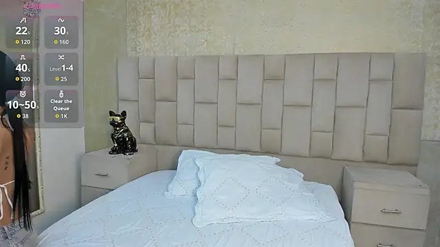 Snapshot of BellaaStorm chatting on 11/17/25, 08:58 BellaaStorm online show from 11/17/25, 08:58