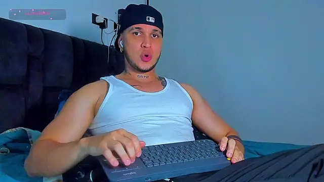 austinoficial online show from 05/11/26, 01:00