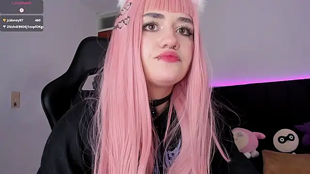 raven  white1 online show from 02/20/25, 02:18