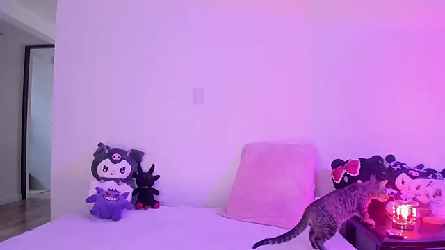 raven  white1 online show from 10/29/25, 06:53