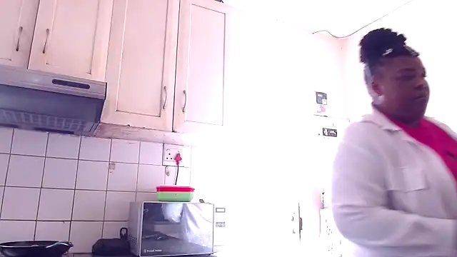 omalicha98 online show from 11/25/25, 06:35