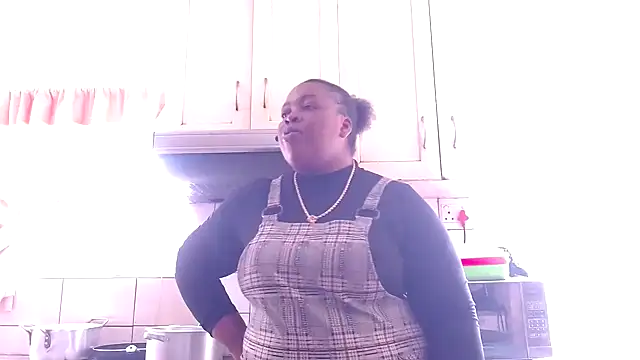 omalicha98 online show from 12/15/25, 07:23