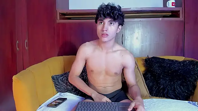 ZaneeCross online show from 01/12/25, 01:58