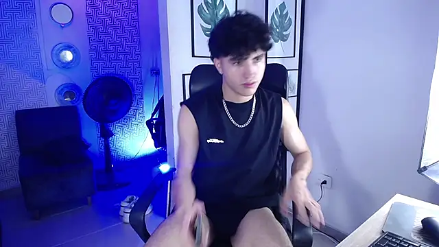 ZaneeCross online show from 01/28/25, 07:32
