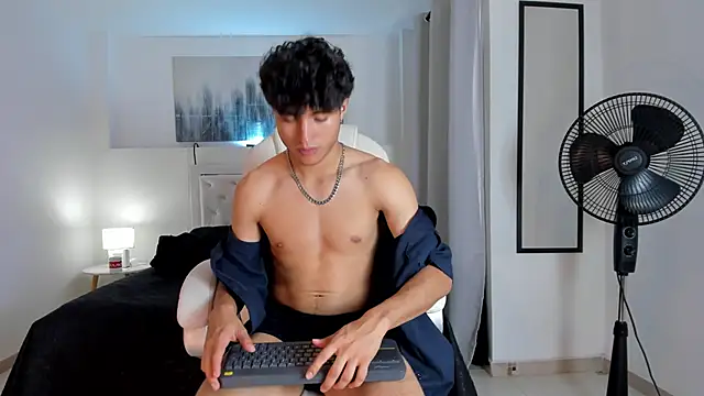 ZaneeCross online show from 02/07/25, 07:38