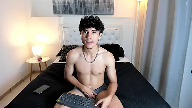 ZaneeCross online show from 02/17/25, 07:42