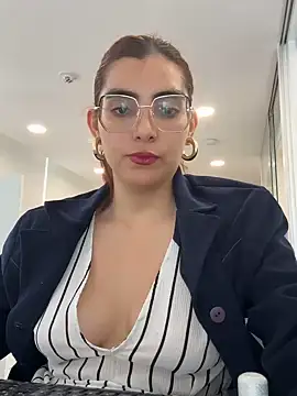 MartinaSooler online show from 02/14/25, 03:58