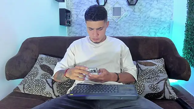 Thomass conor online show from 11/18/25, 06:01