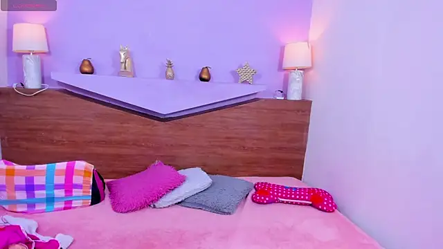 ScarletEmber3 online show from 10/05/25, 05:06