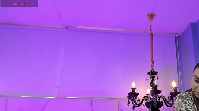 Aitana Hilton  online show from 10/08/25, 12:03